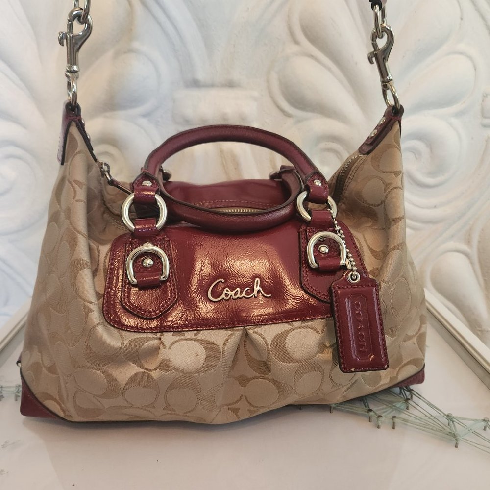 Coach Shoulder/Handbag. Great Condition.